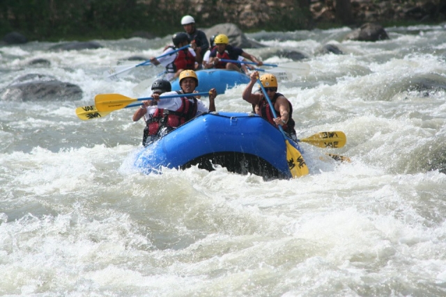  Pagaiando sul fiume